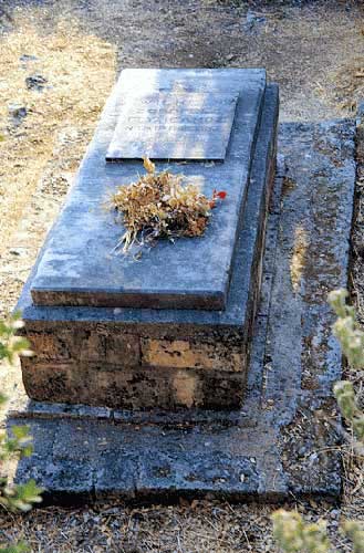 Nydri - Dorpfeld's grave
