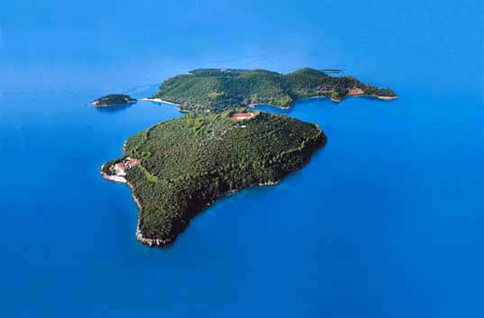 View from above of Skorpios - owned by Aristotle Onassis LEFKADA PHOTO GALLERY - Skorpios
