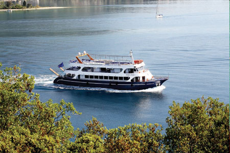 NIDRI STAR  CRUISES IN  Nidri