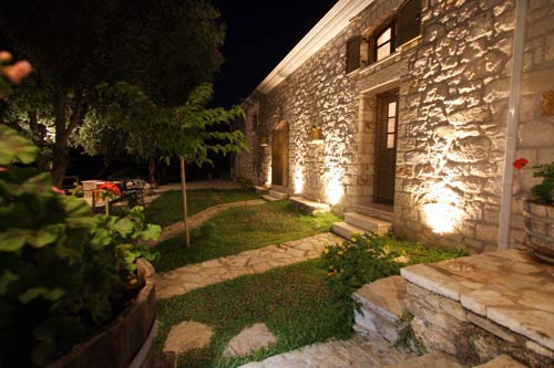 PETRINO APARTMENTS  ACCOMMODATION IN  SYVROS